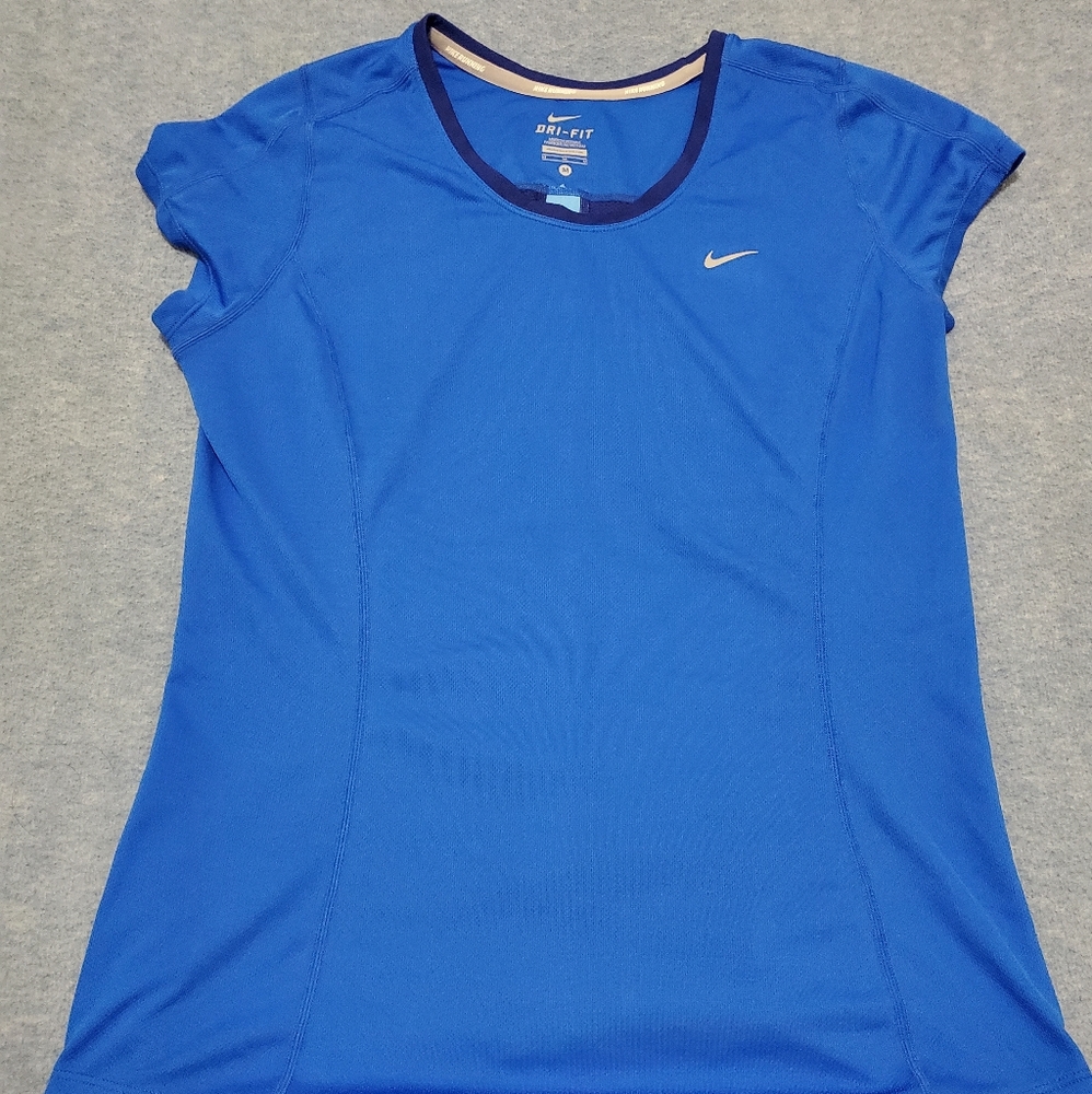 T-shirt for gym nike dri fit m size